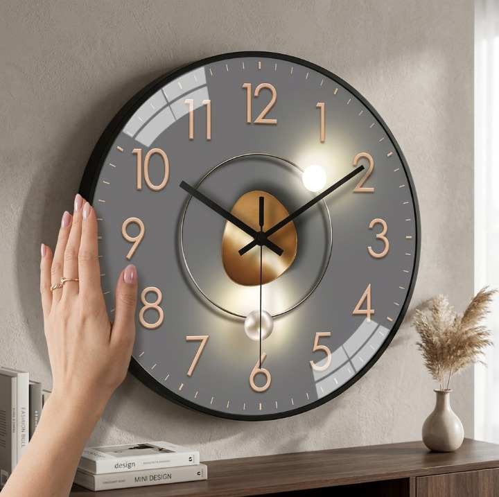 Silent Wall Clock, Ø 20 cm – Glass Cover & Metal Hands, No Ticking